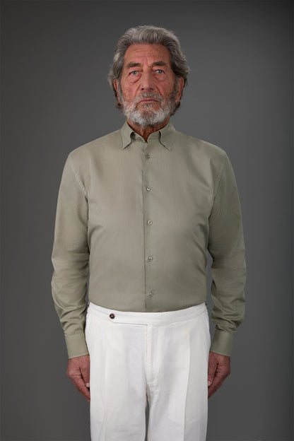 Men's casual shirt with a concealed button down collar in washed muslin fabric