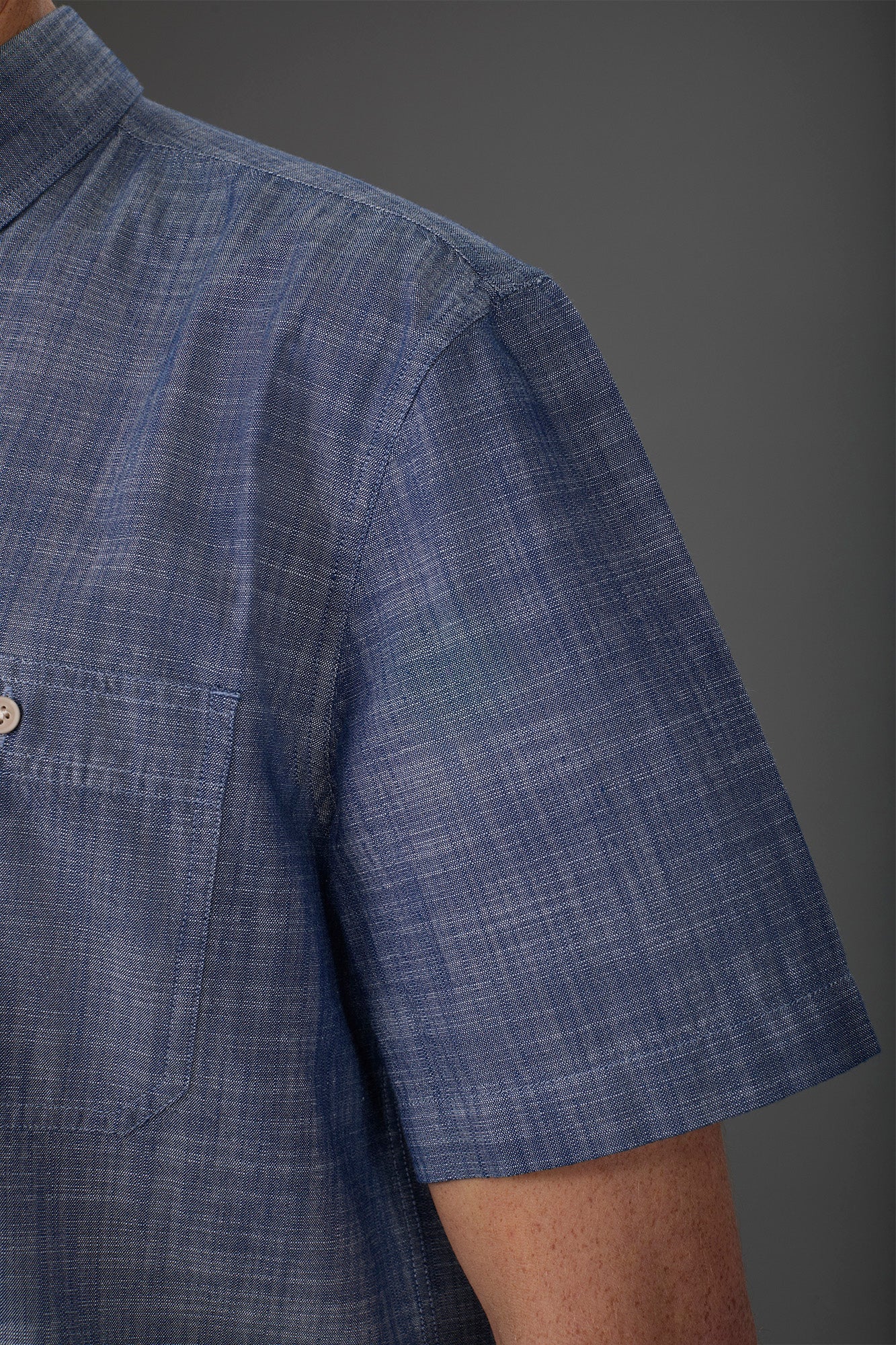Men's concealed button down casual shirt in chambray fabric