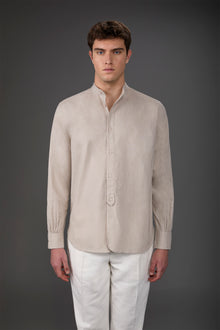 Casual men's shirt with mandarin collar and half button fastening, washed linen and cotton fabric