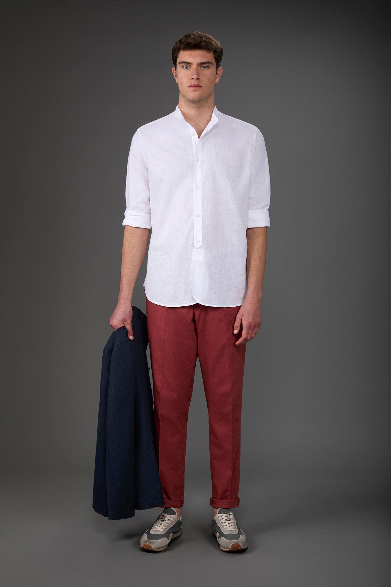 Casual men's shirt with mandarin collar and half button fastening, washed linen and cotton fabric