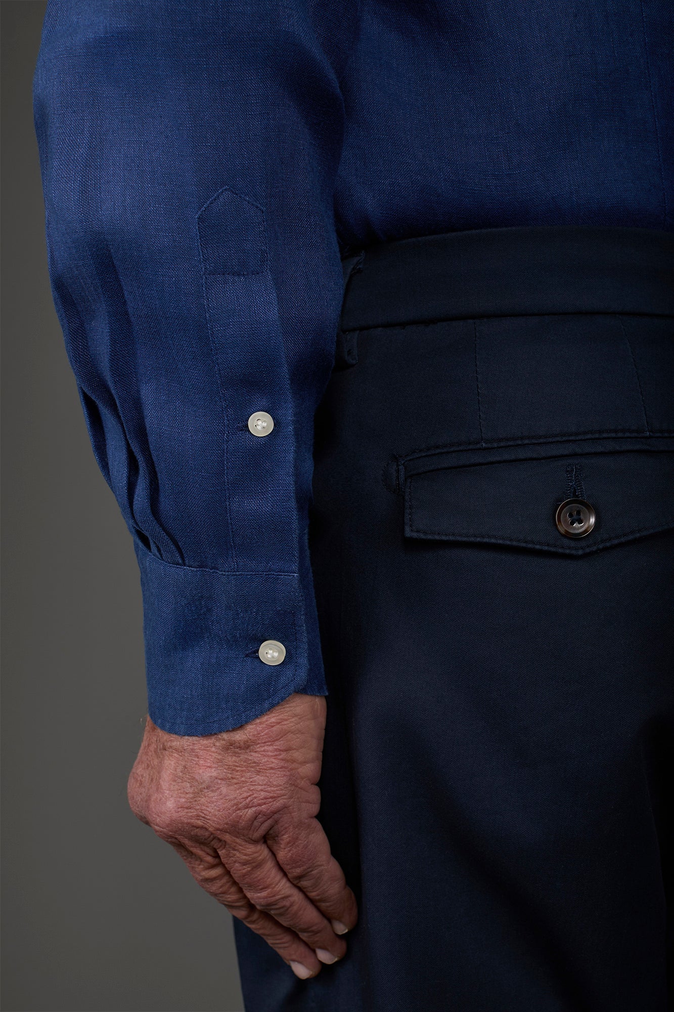 Men's casual shirt with classic collar, 100% linen