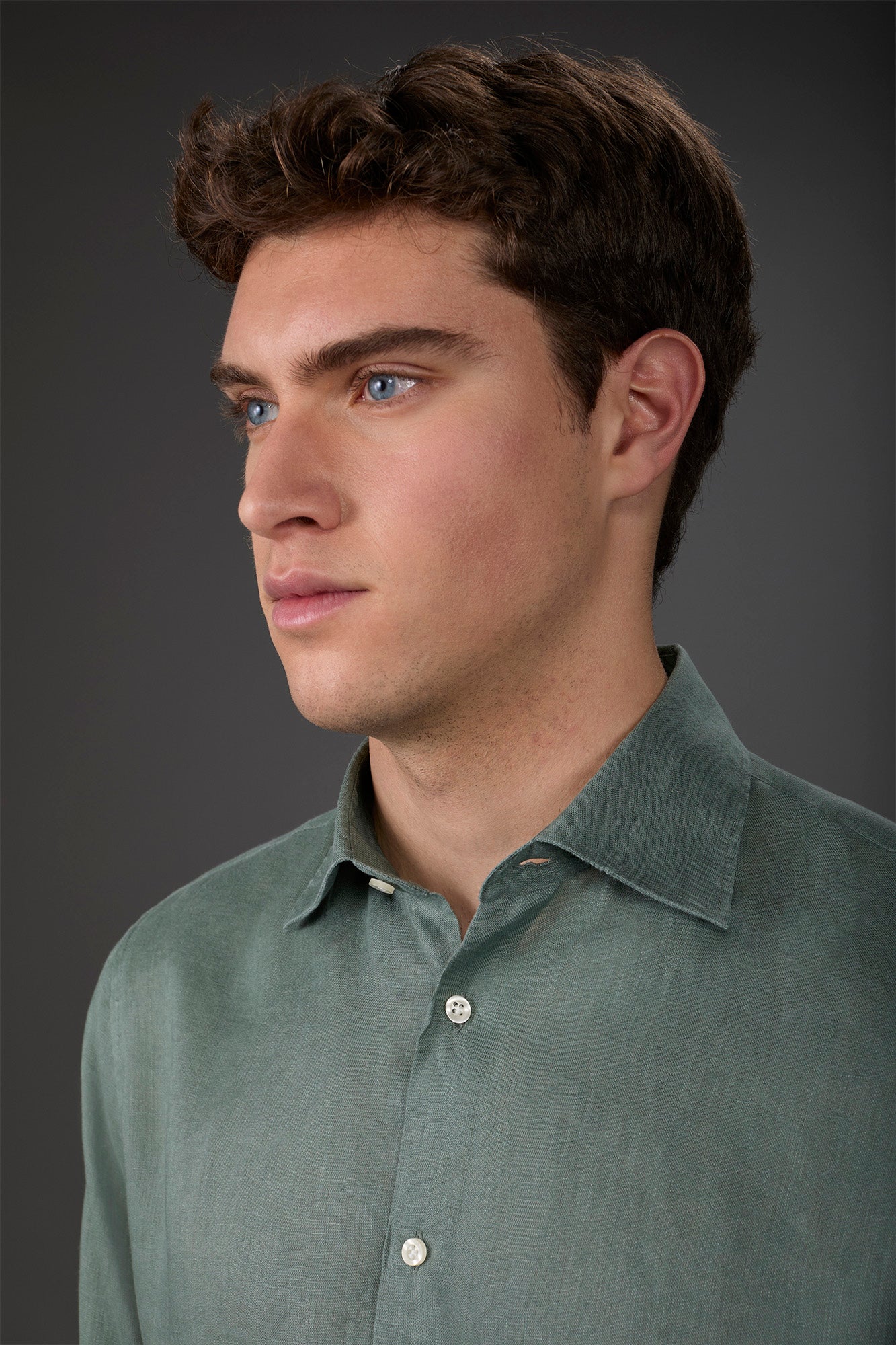 Men's casual shirt with classic collar, 100% linen