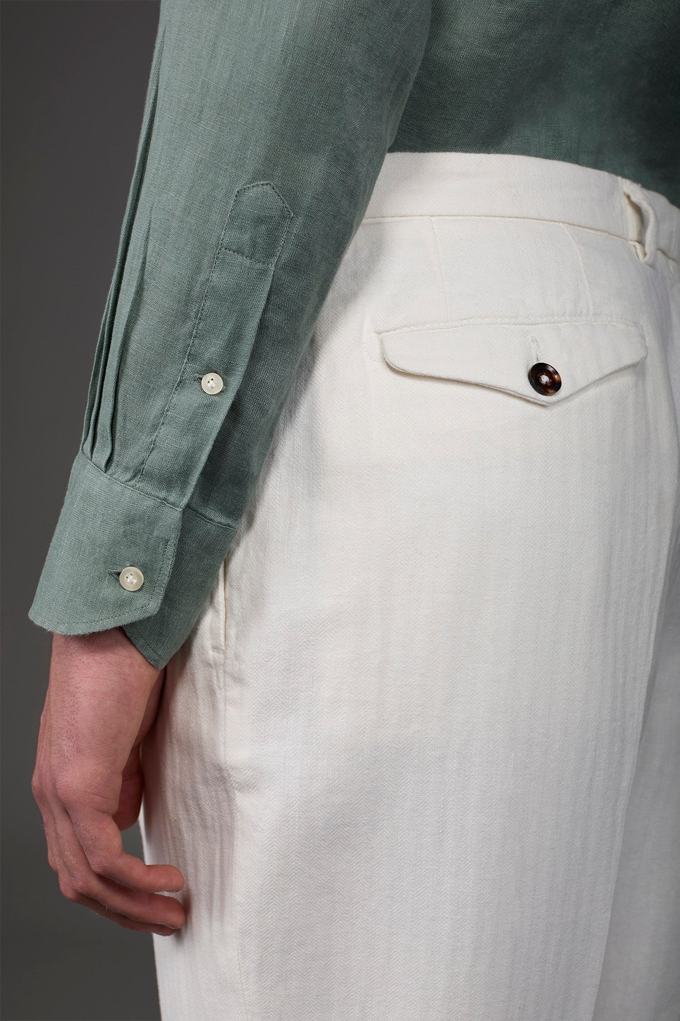 Men's casual shirt with classic collar, 100% linen