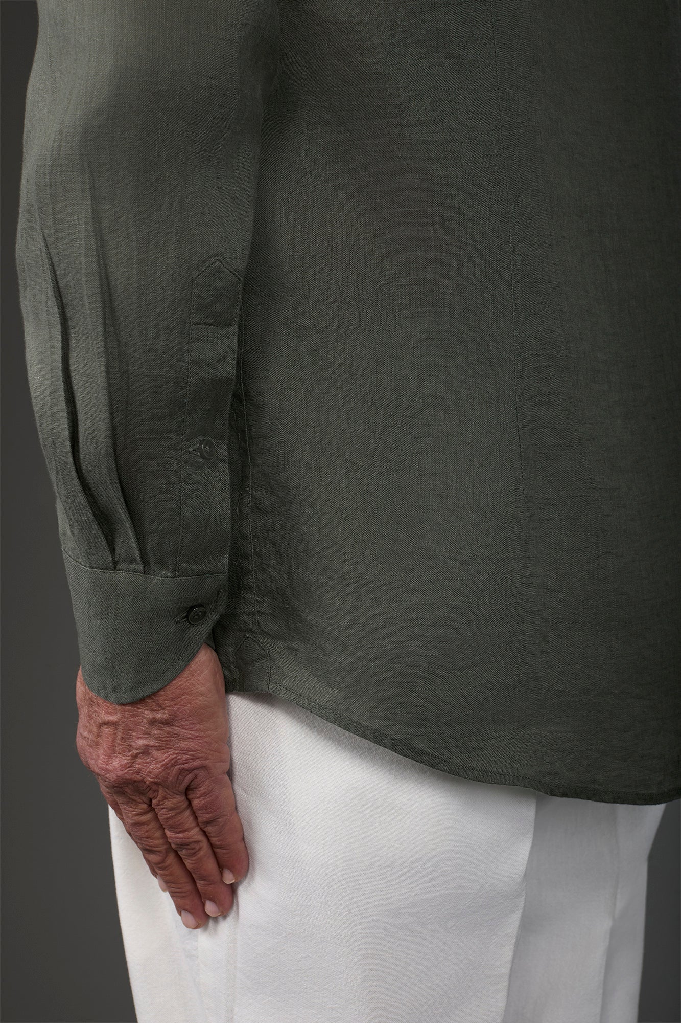 Men's casual shirt with classic collar, 100% linen