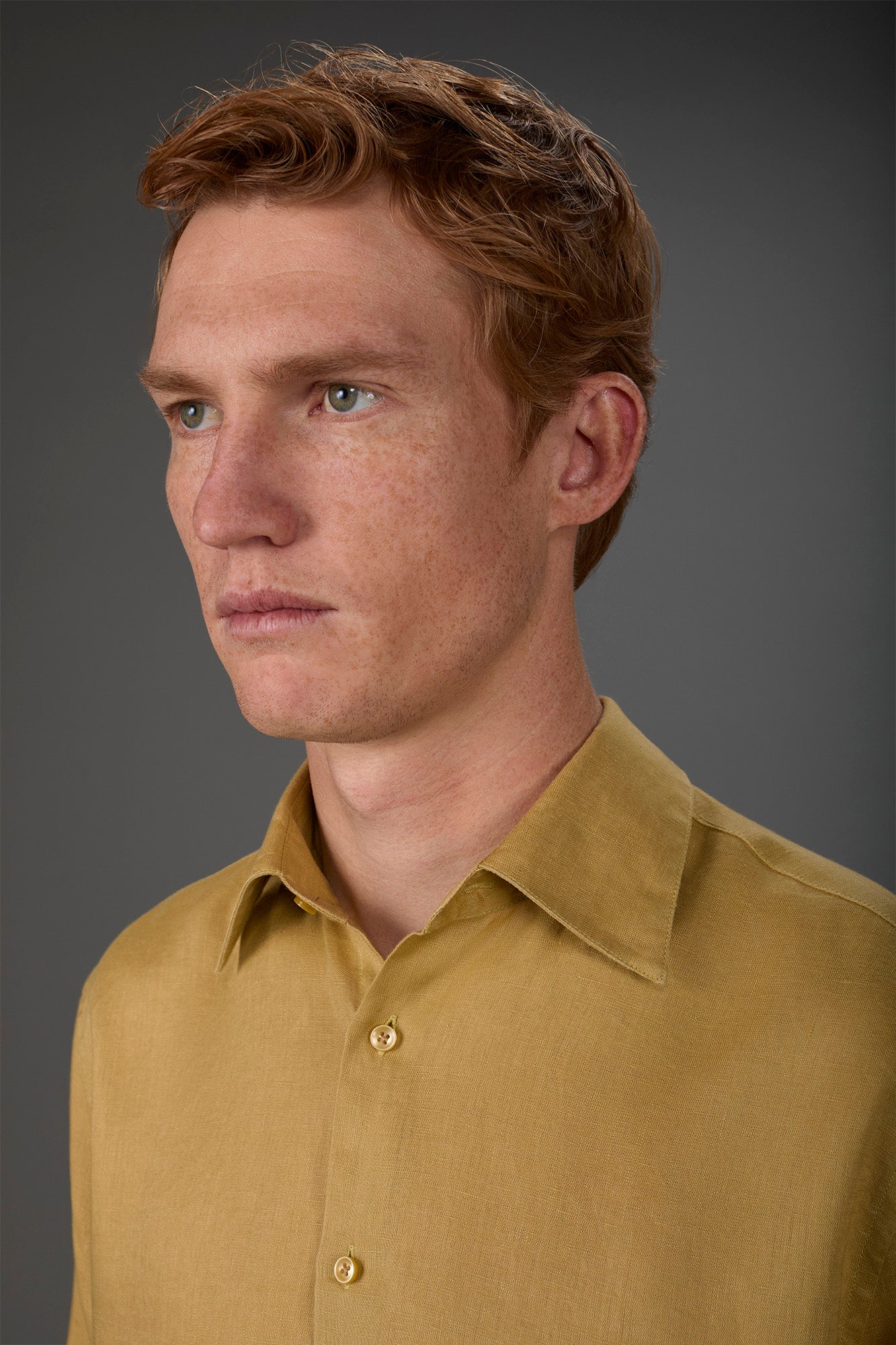 Men's casual shirt with classic collar, 100% linen