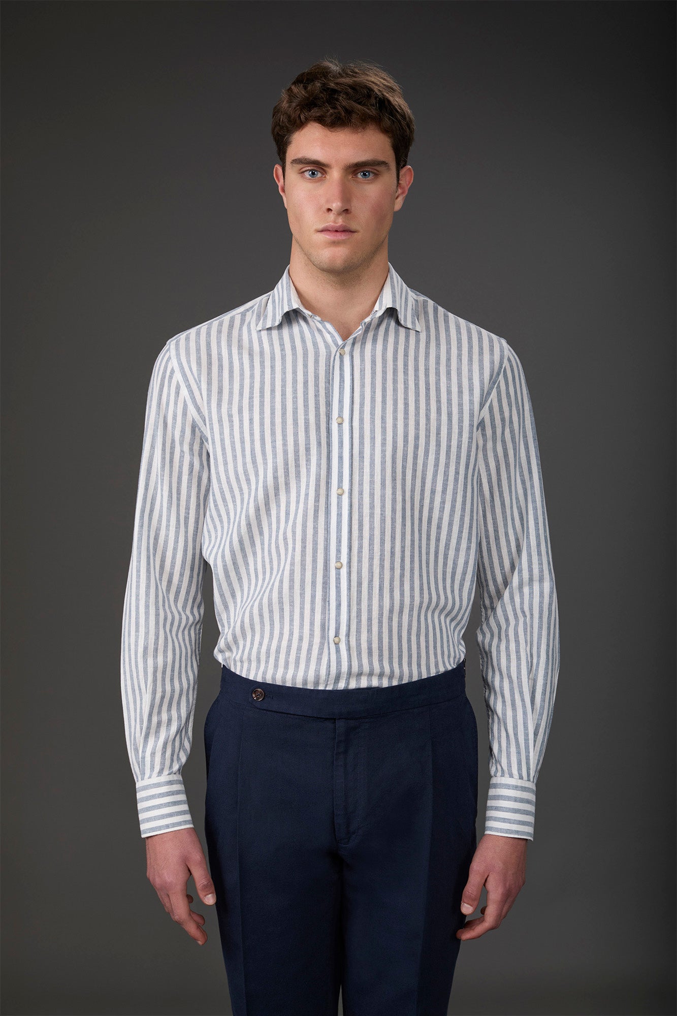 Men's casual shirt with French collar in striped washed linen and cotton fabric White/Sky