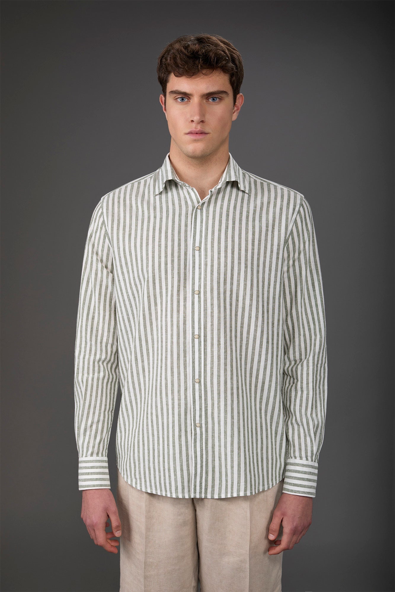 Men's casual shirt with French collar in striped washed linen and cotton fabric White/Green