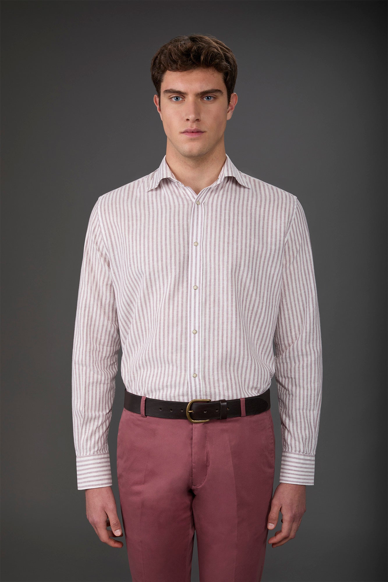 Men's casual shirt with French collar in striped washed linen and cotton fabric White/Wine