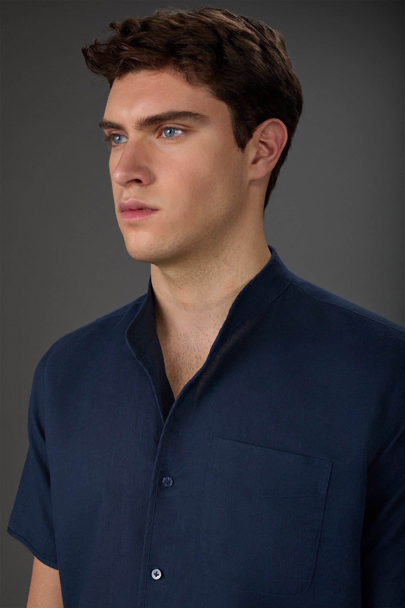 Casual men's shirt with mandarin collar, washed linen and cotton fabric