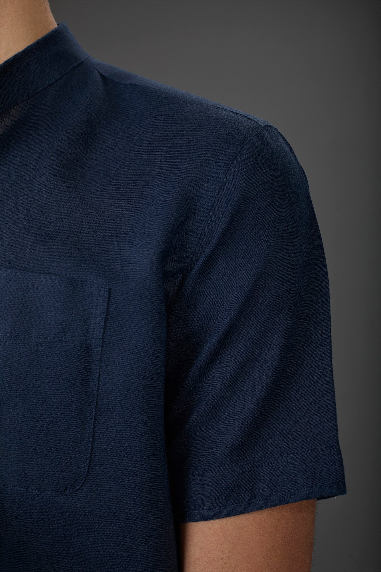 Casual men's shirt with mandarin collar, washed linen and cotton fabric