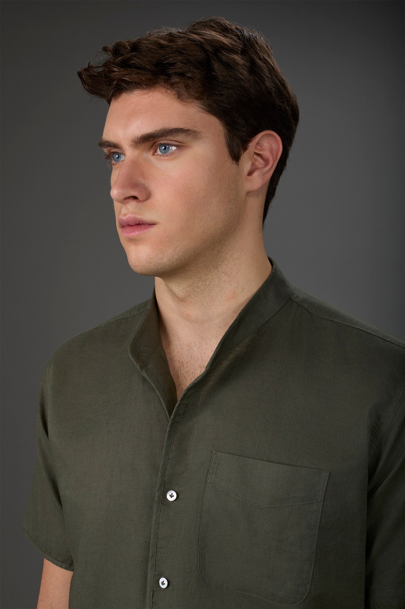 Casual men's shirt with mandarin collar, washed linen and cotton fabric