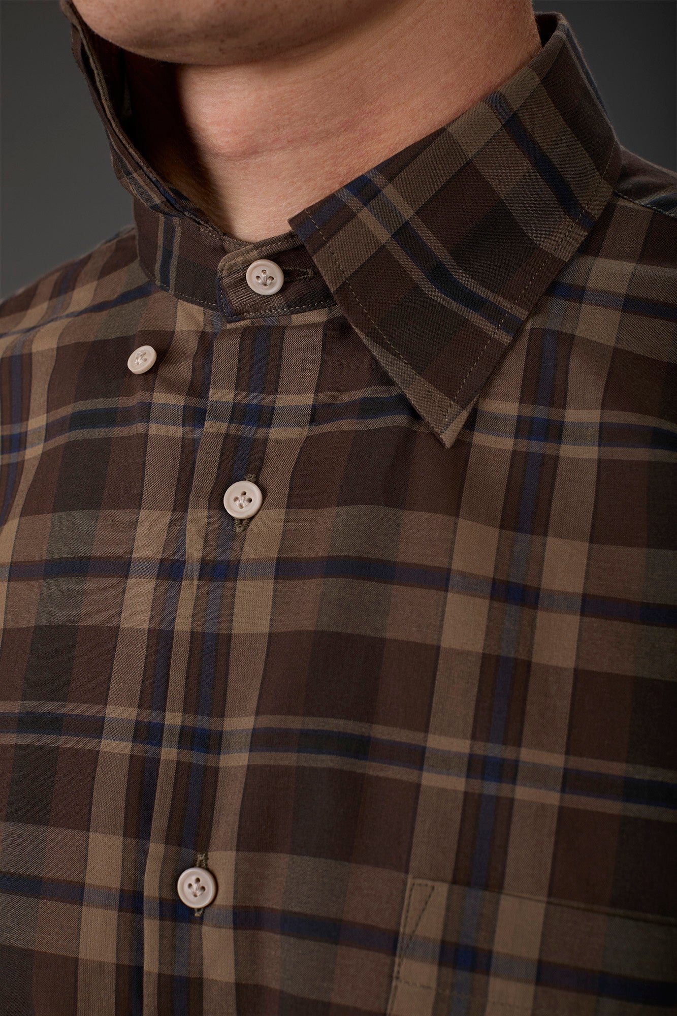 Men's concealed button down casual shirt in checked washed muslin fabric