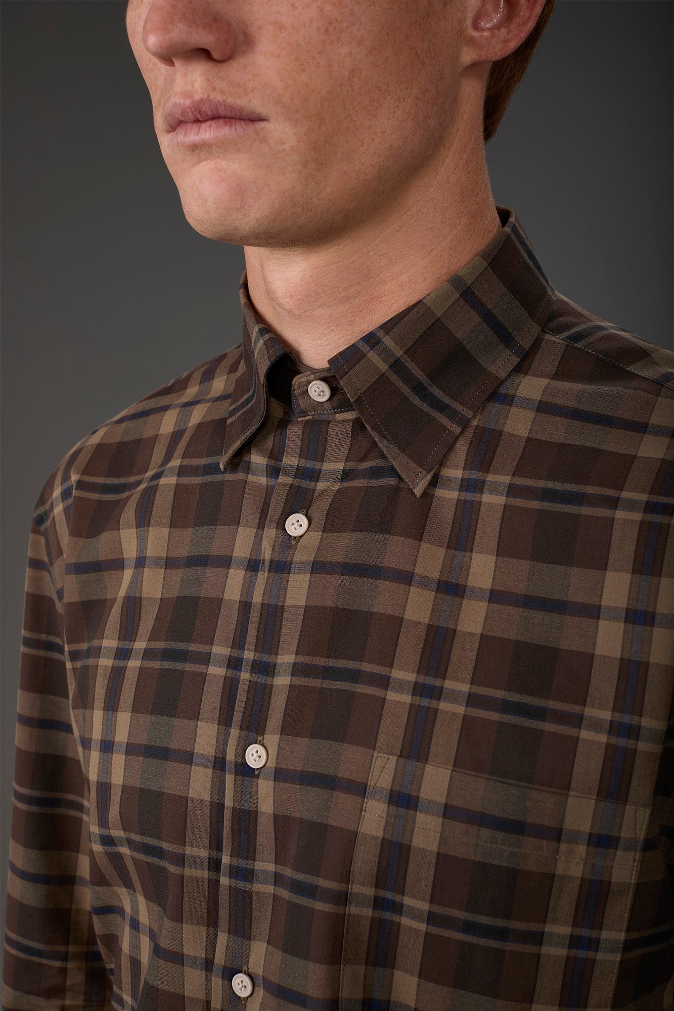 Men's concealed button down casual shirt in checked washed muslin fabric