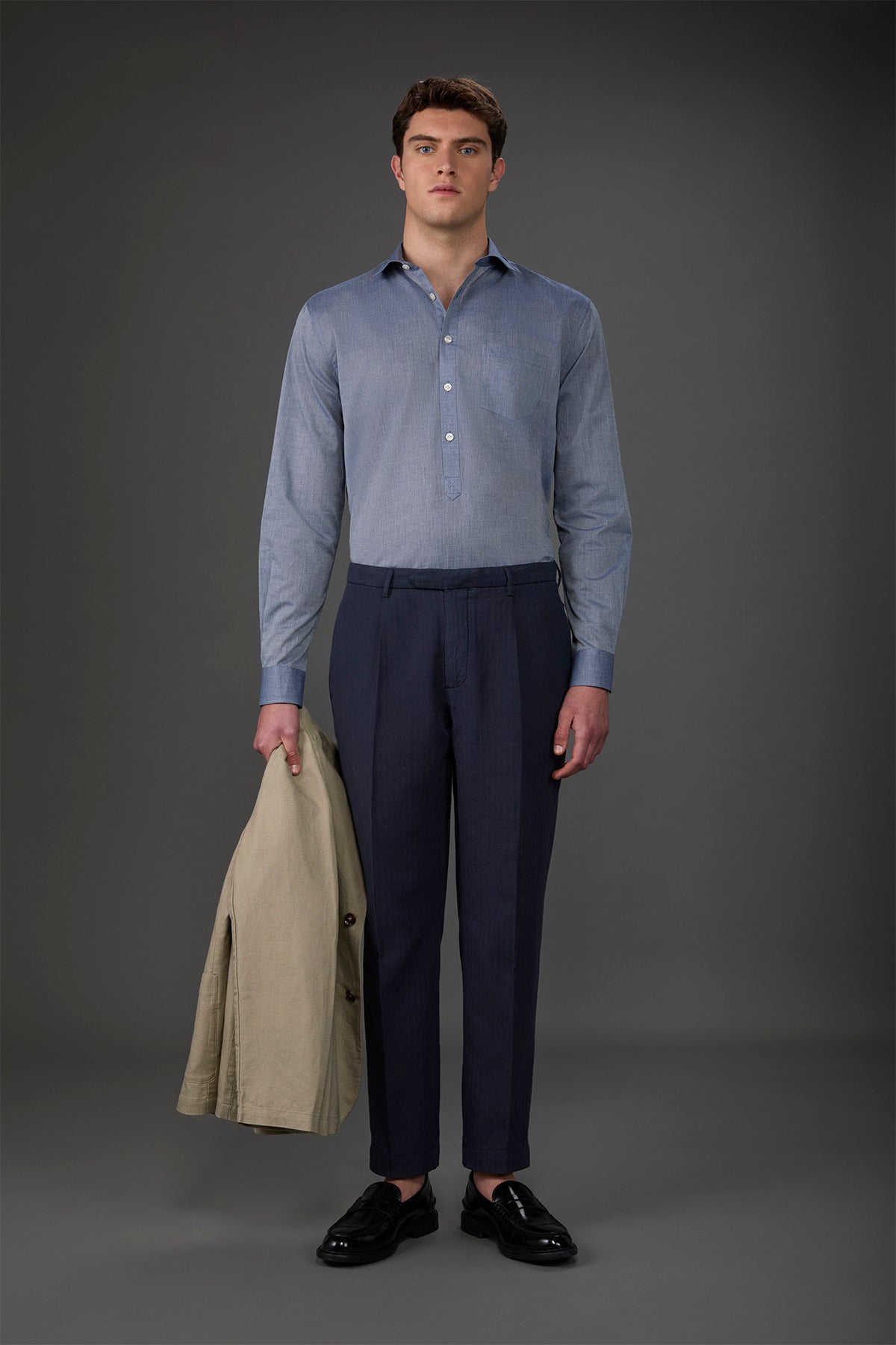 Men's concealed button down casual shirt in washed muslin fabric