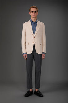 Men's unlined single-breasted jacket with peak lapels and flap pockets
