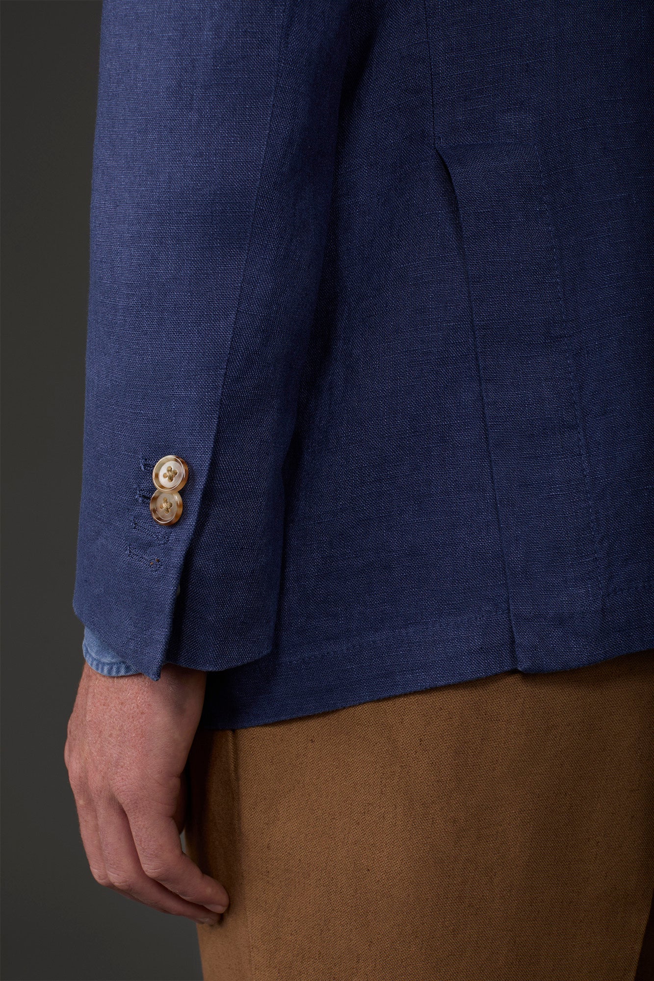 Men's pure linen unlined double-breasted jacket with peak lapels and flap pockets