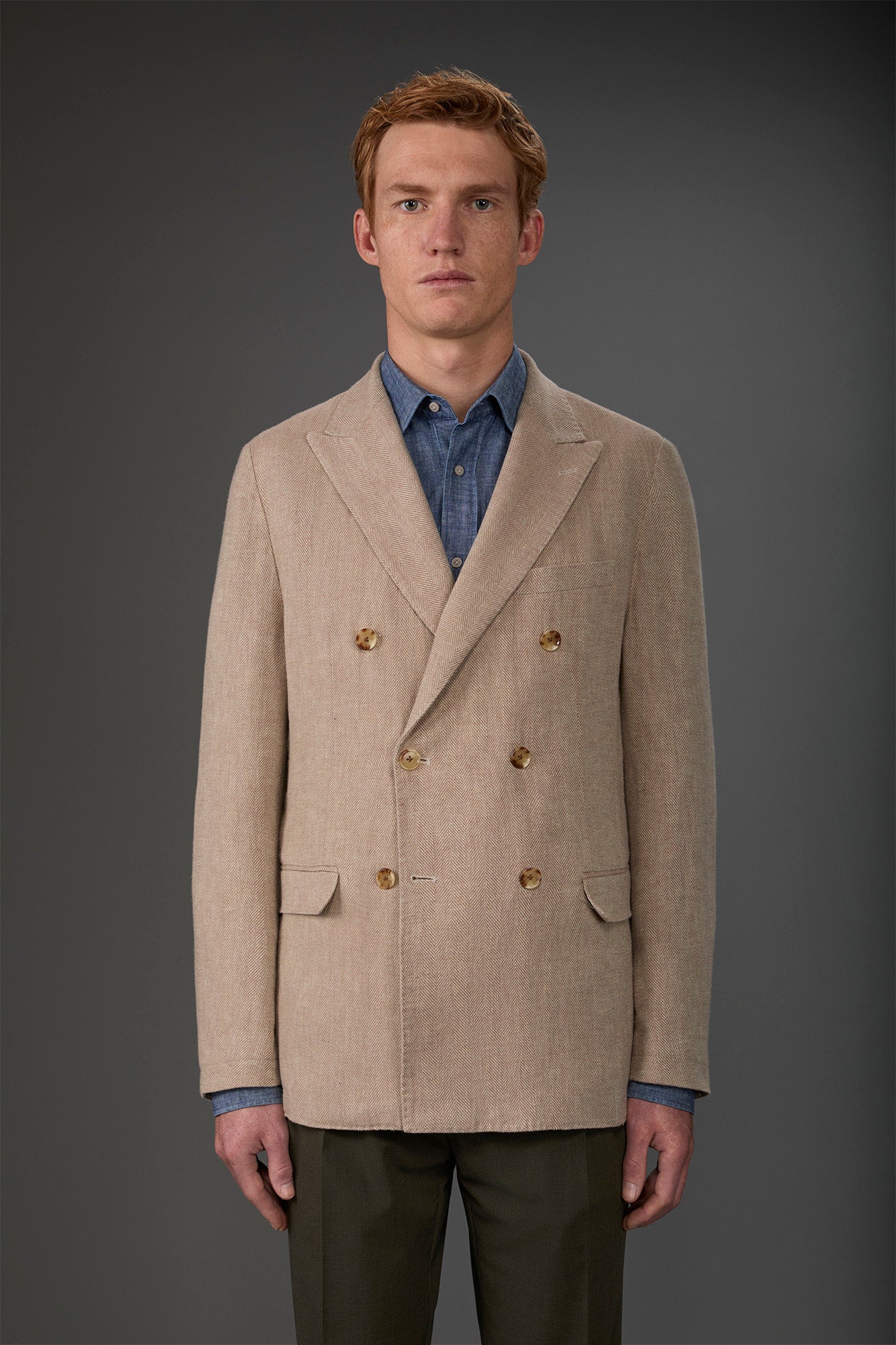Men's unlined double-breasted jacket with peak lapels and flap pockets