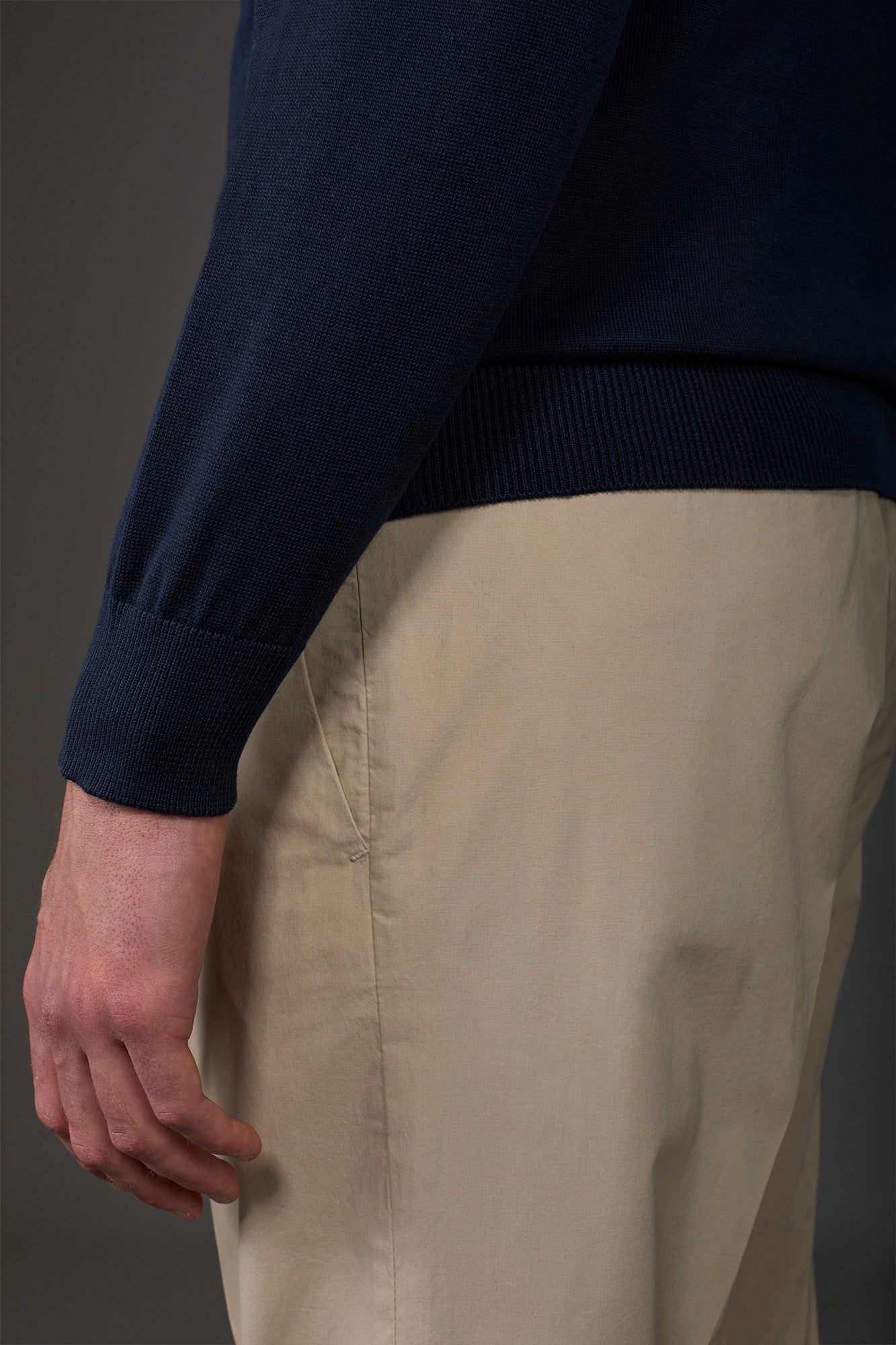 Men's crew neck sweater in bio-washed 100% cotton