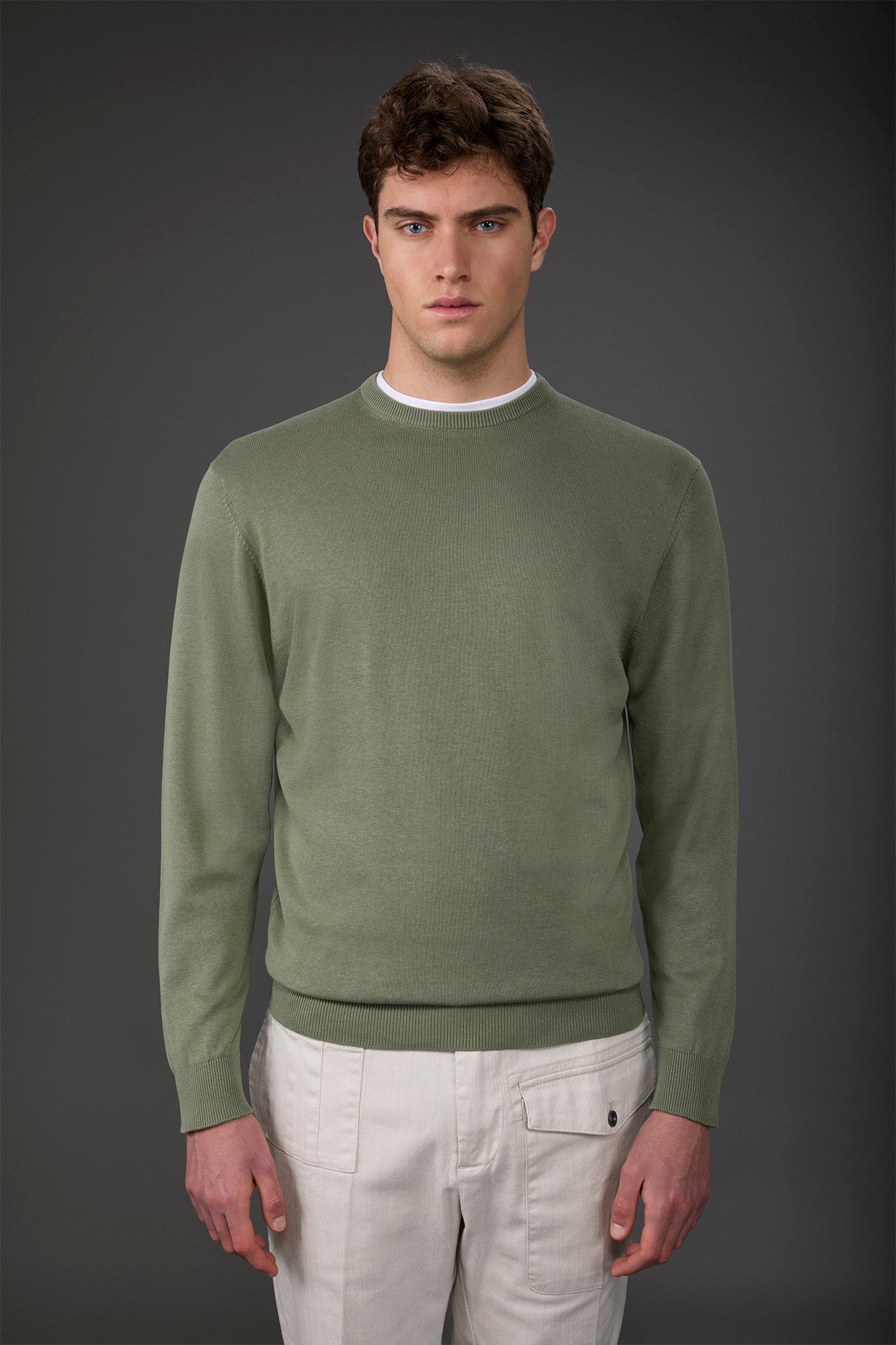 Men's crew neck sweater in bio-washed 100% cotton
