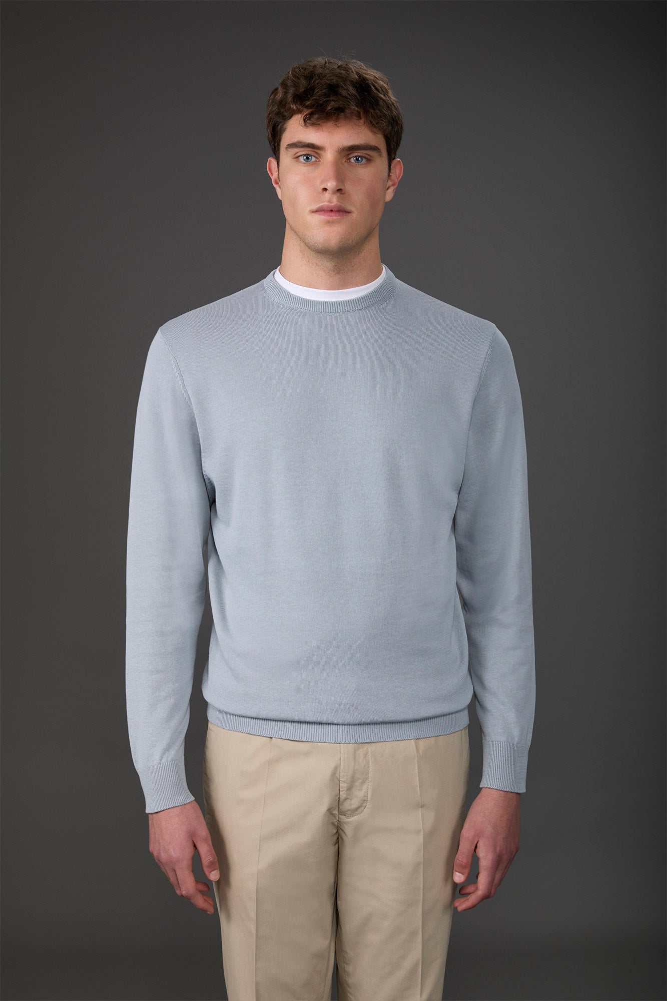 Men's crew neck sweater in bio-washed 100% cotton