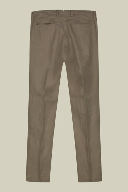 Men's trousers with two small pleats and concealed button