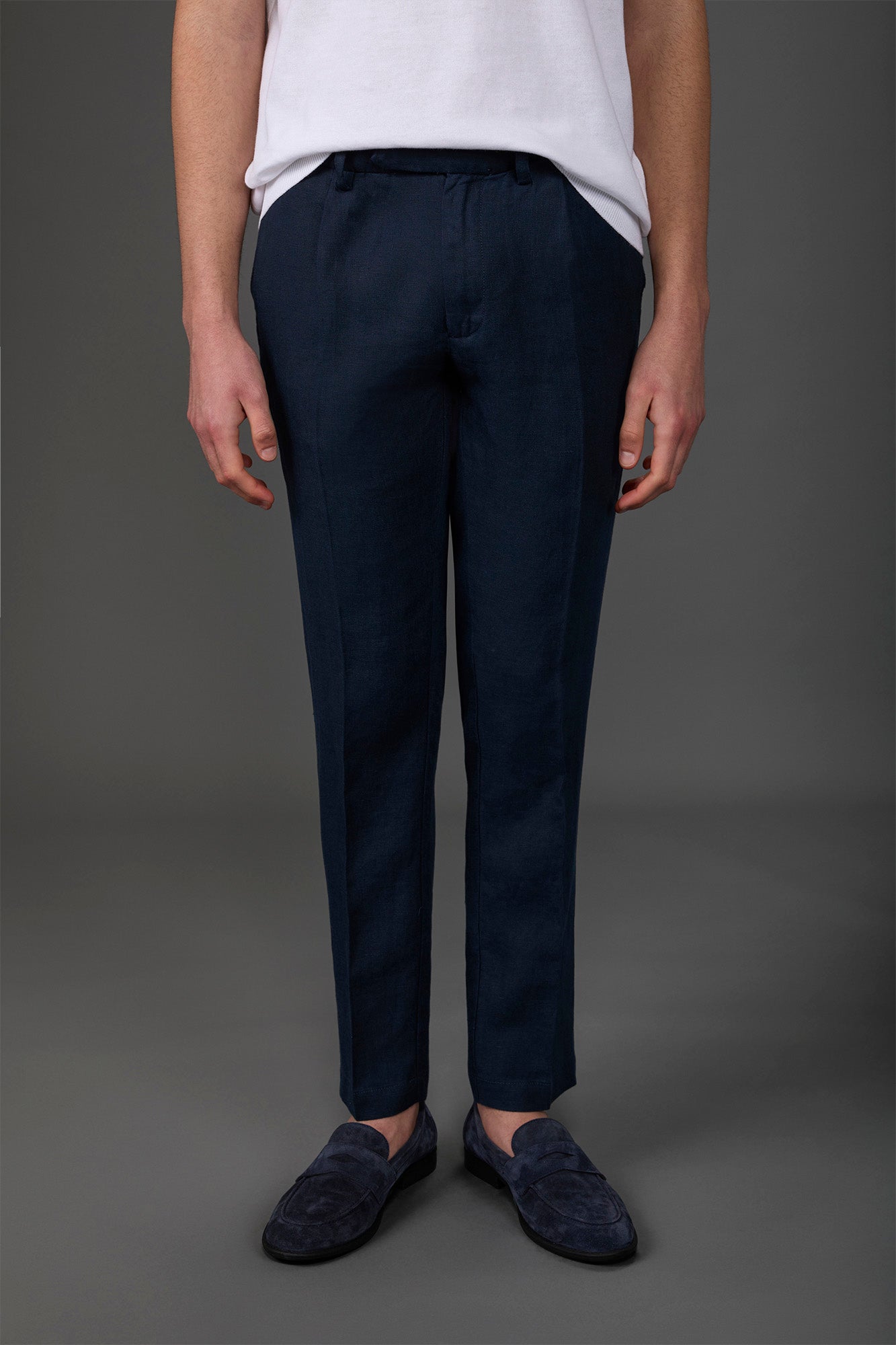 Men's trousers with two small pleats and concealed button