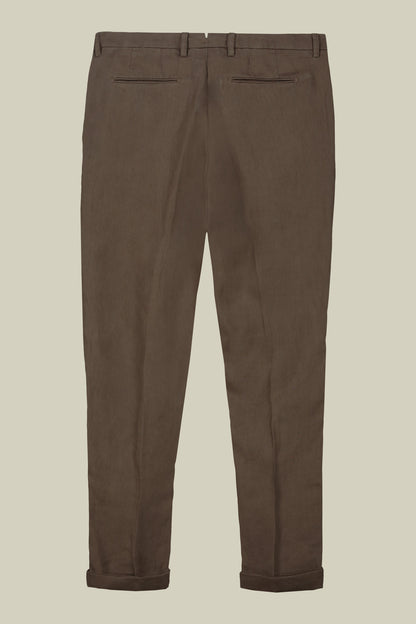 Men's trousers with two small pleats and concealed button