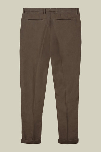 Men's trousers with two small pleats and concealed button