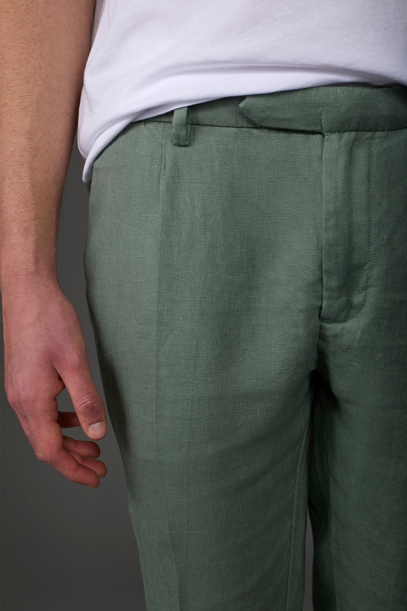 Men's trousers with two small pleats and concealed button