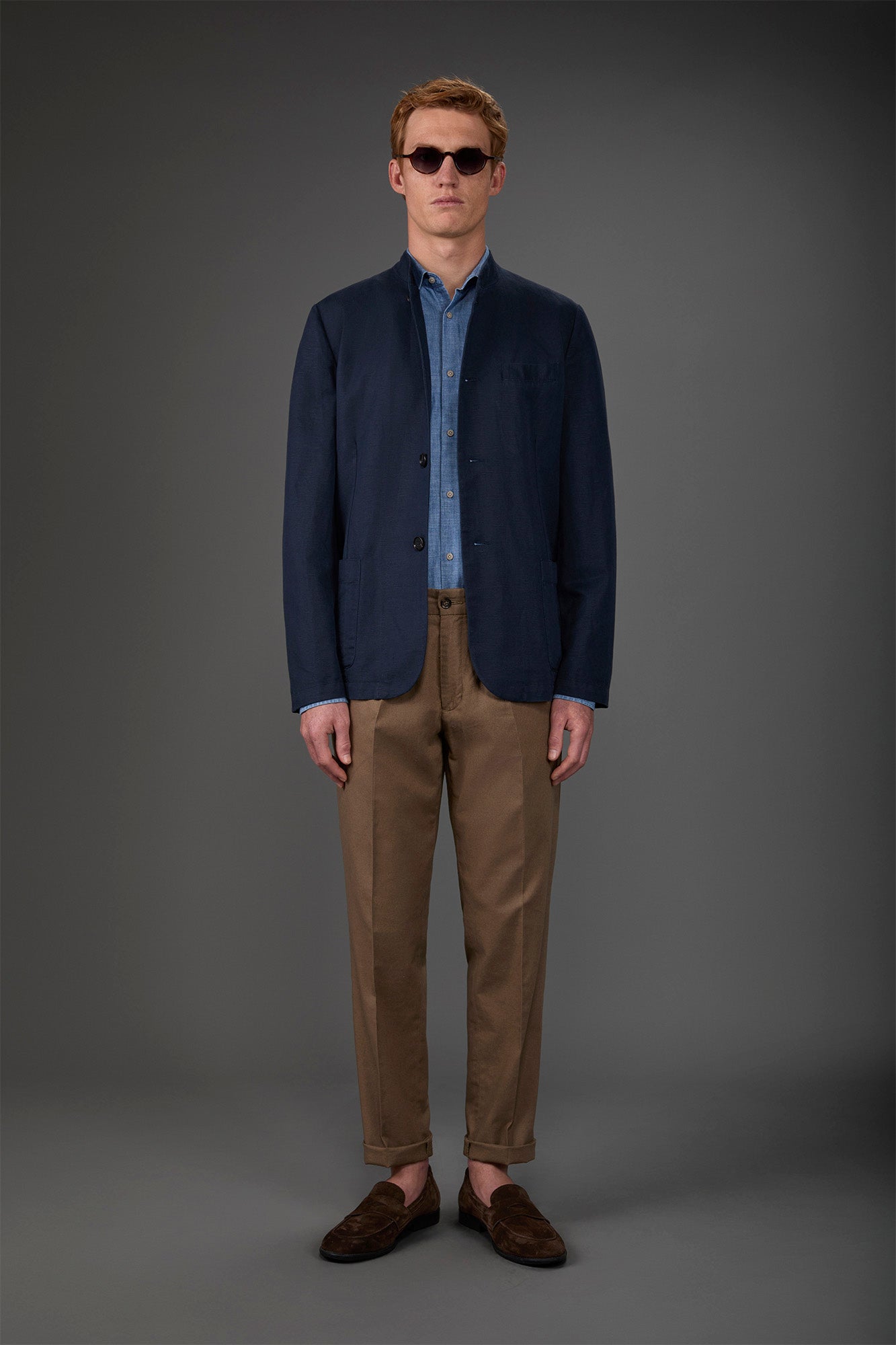 Men's trousers with two small pleats and elastane in the back waistband