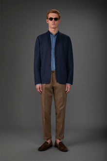 Men's trousers with two small pleats and elastane in the back waistband