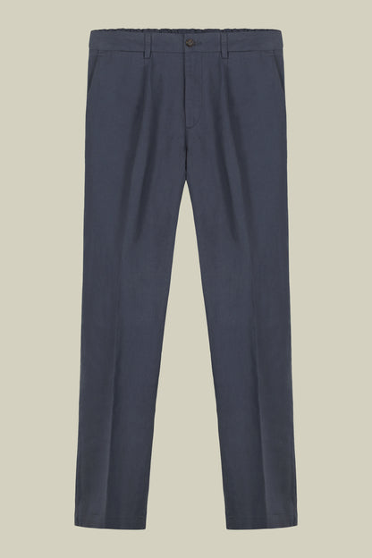 Men's trousers with two small pleats and elastane in the back waistband