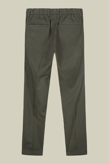 Men's trousers with two small pleats and elastane in the back waistband