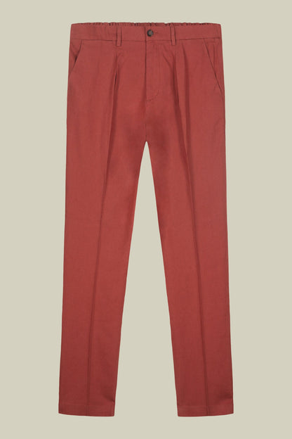 Men's trousers with two small pleats and elastane in the back waistband