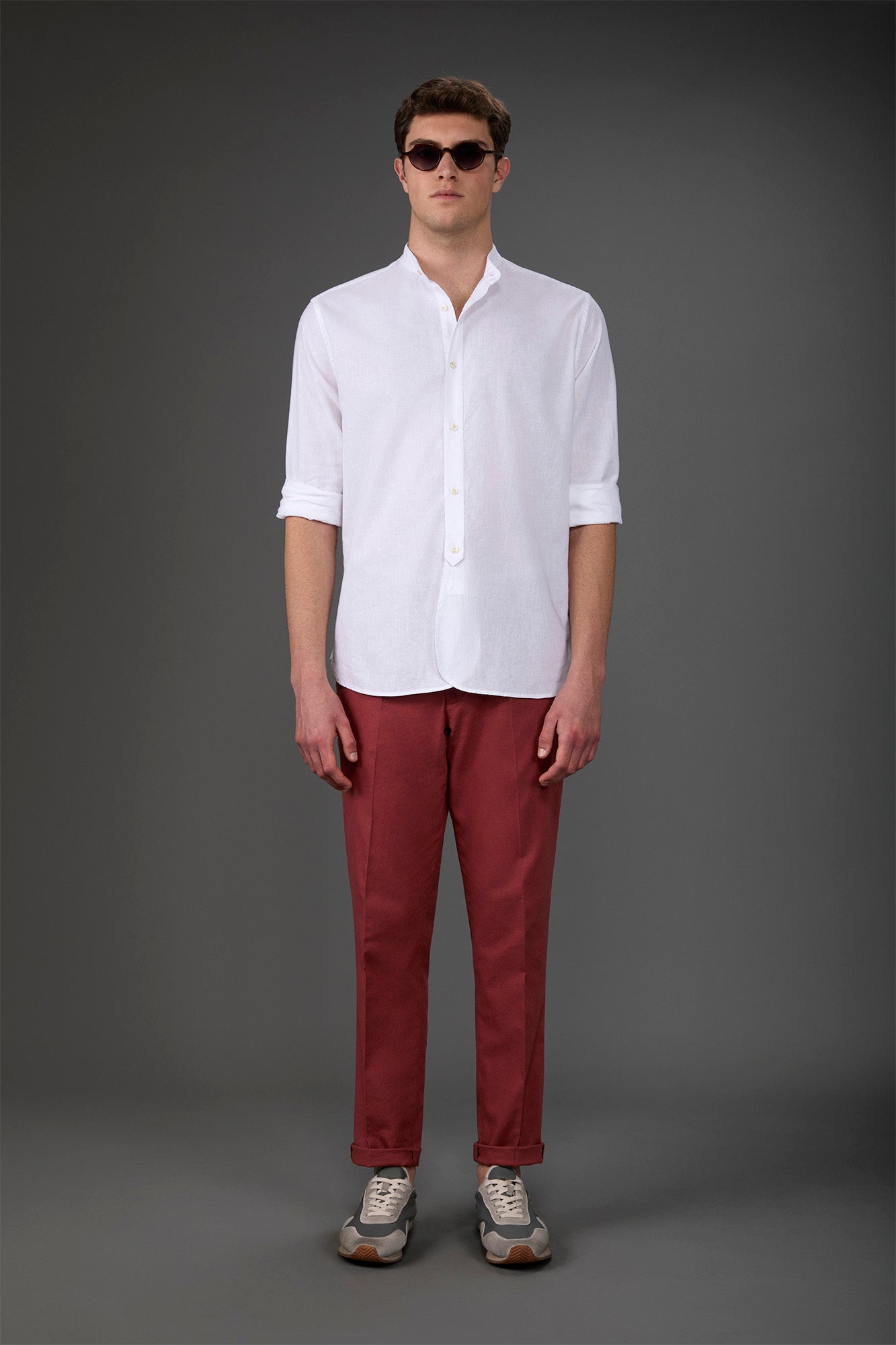 Men's trousers with two small pleats and elastane in the back waistband Brick