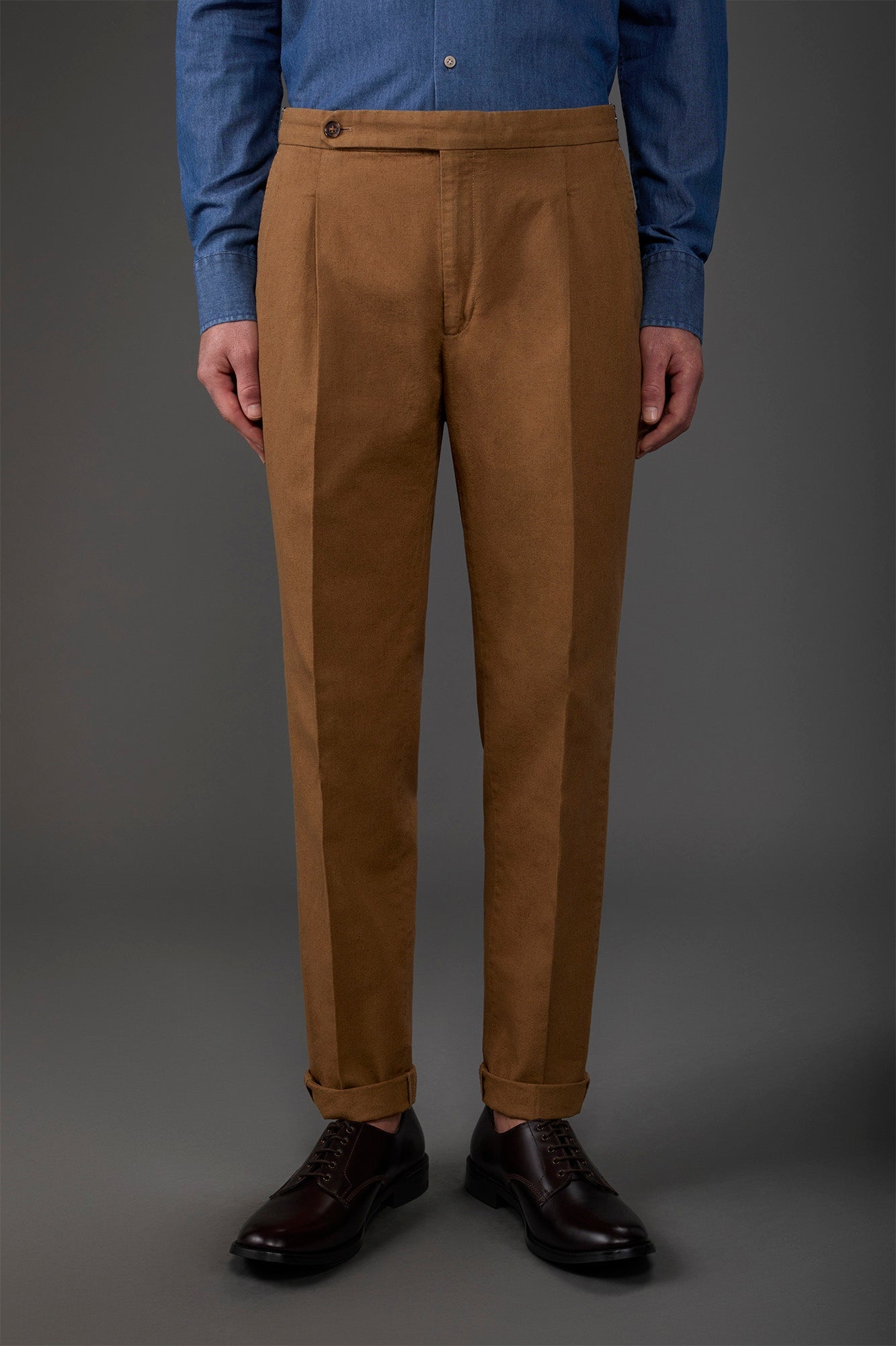 Men's trousers with double pleats and side buckles