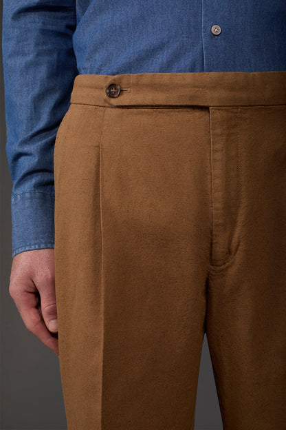 Men's trousers with double pleats and side buckles