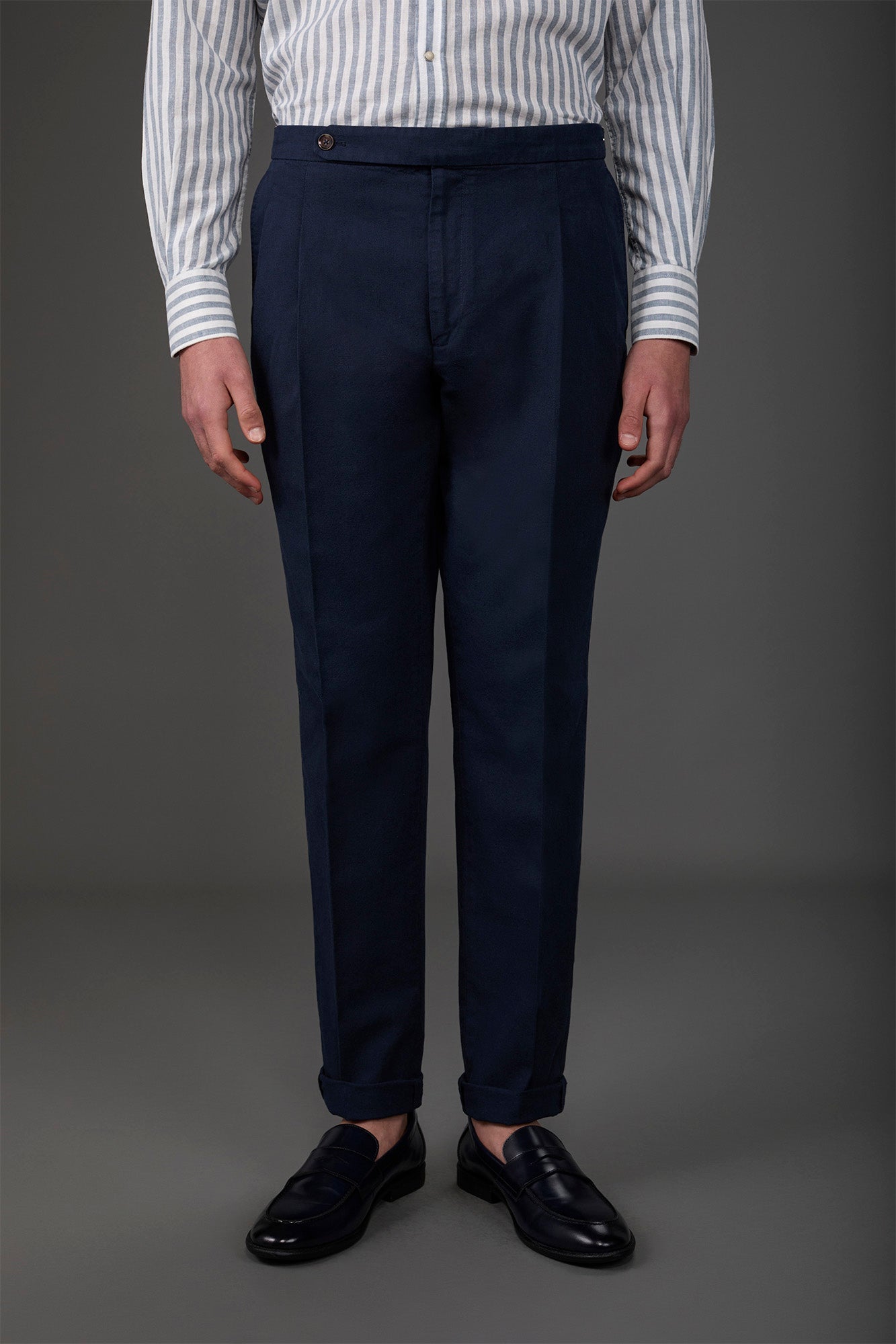 Men's trousers with double pleats and side buckles