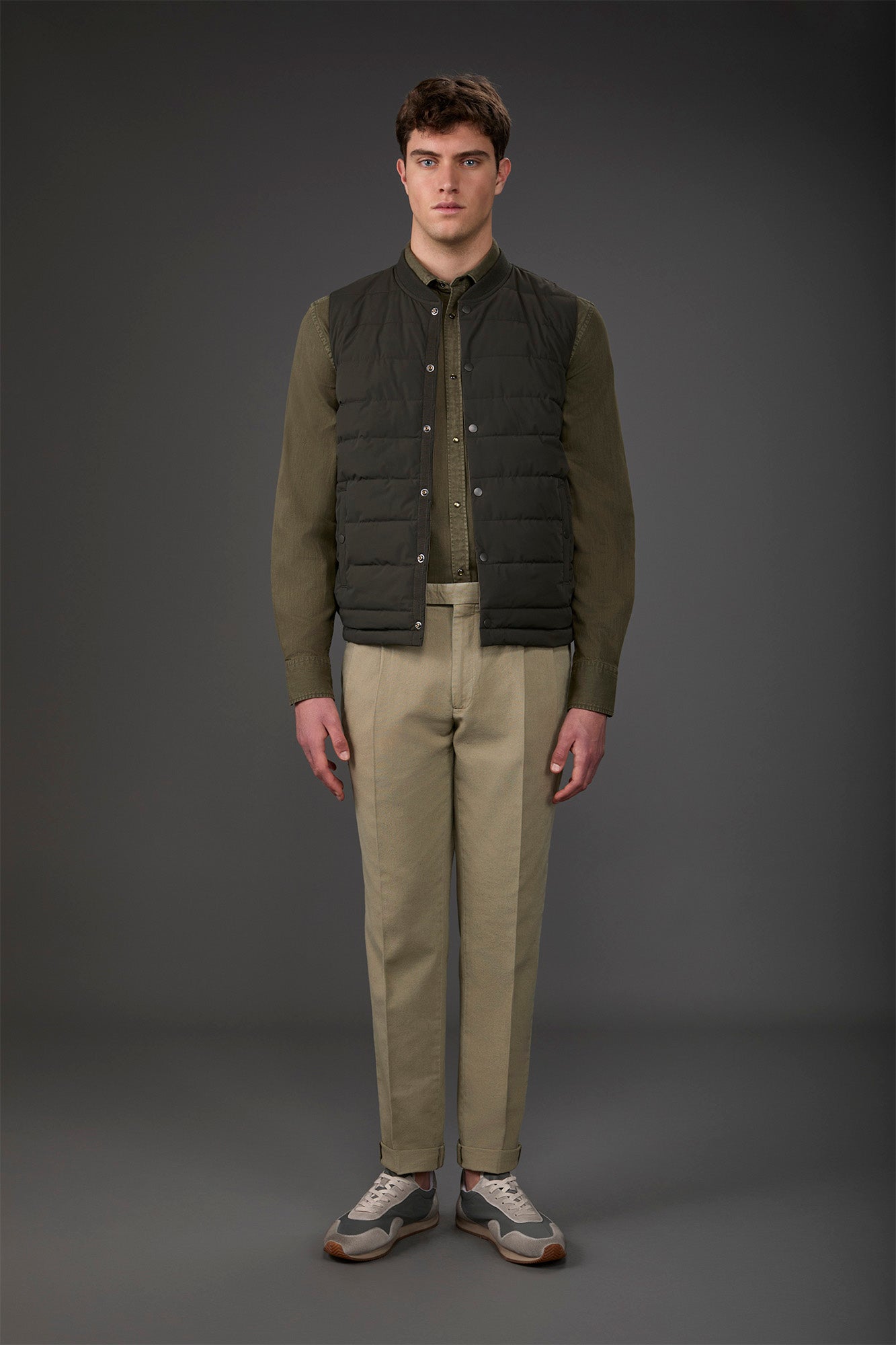 Men's trousers with double pleats and side buckles