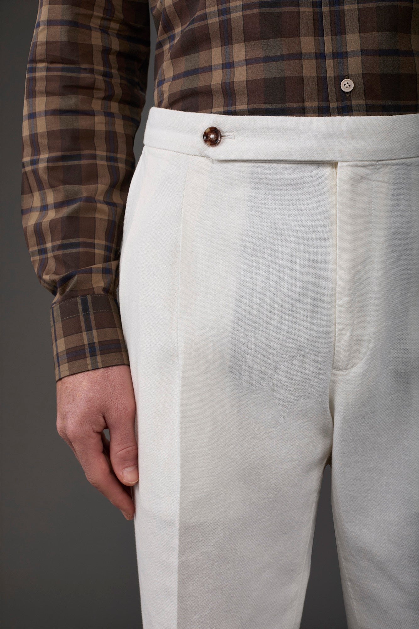 Men's trousers with double pleats and side buckles