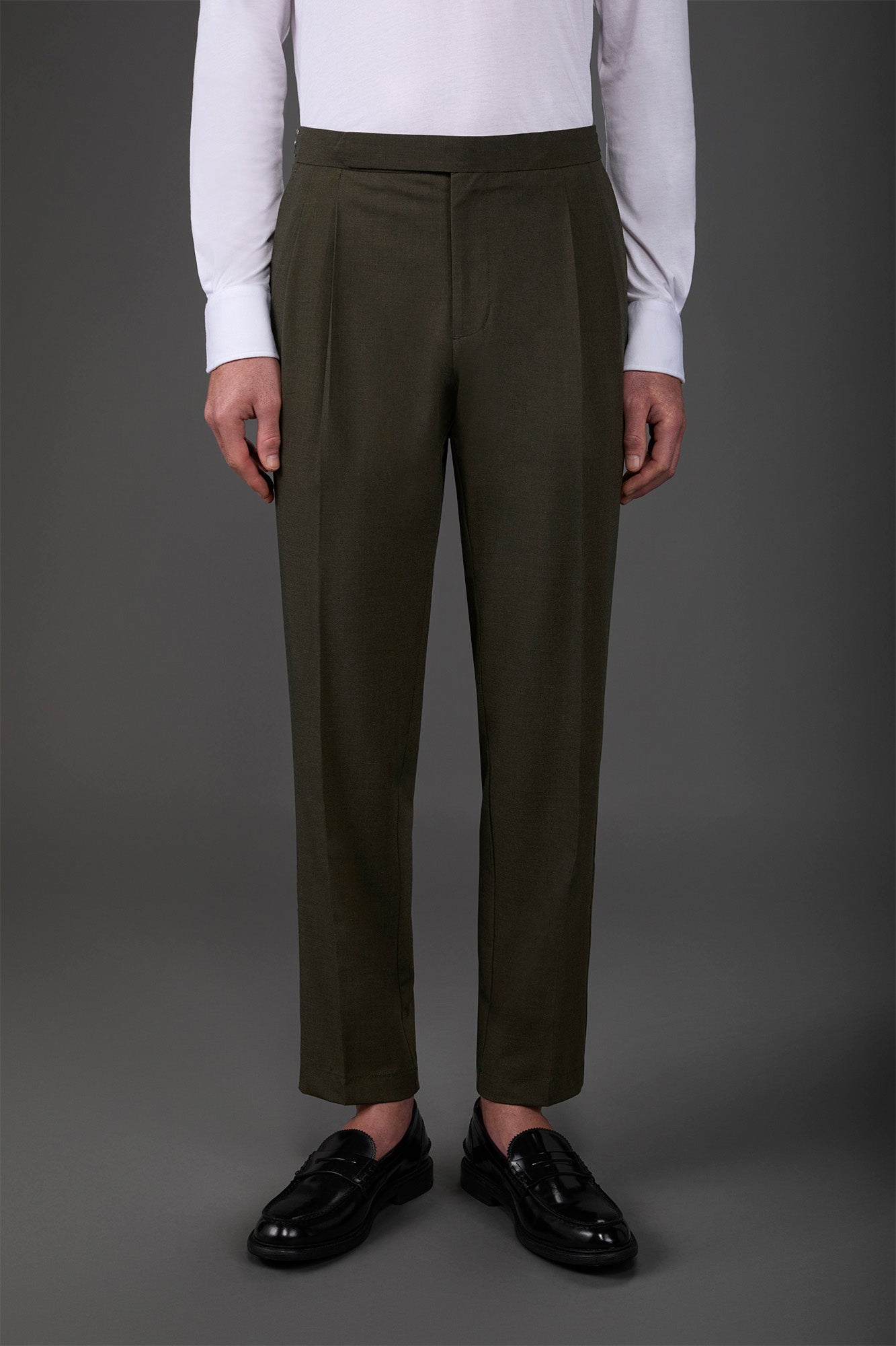 Men's trousers with double pleats and side buckles