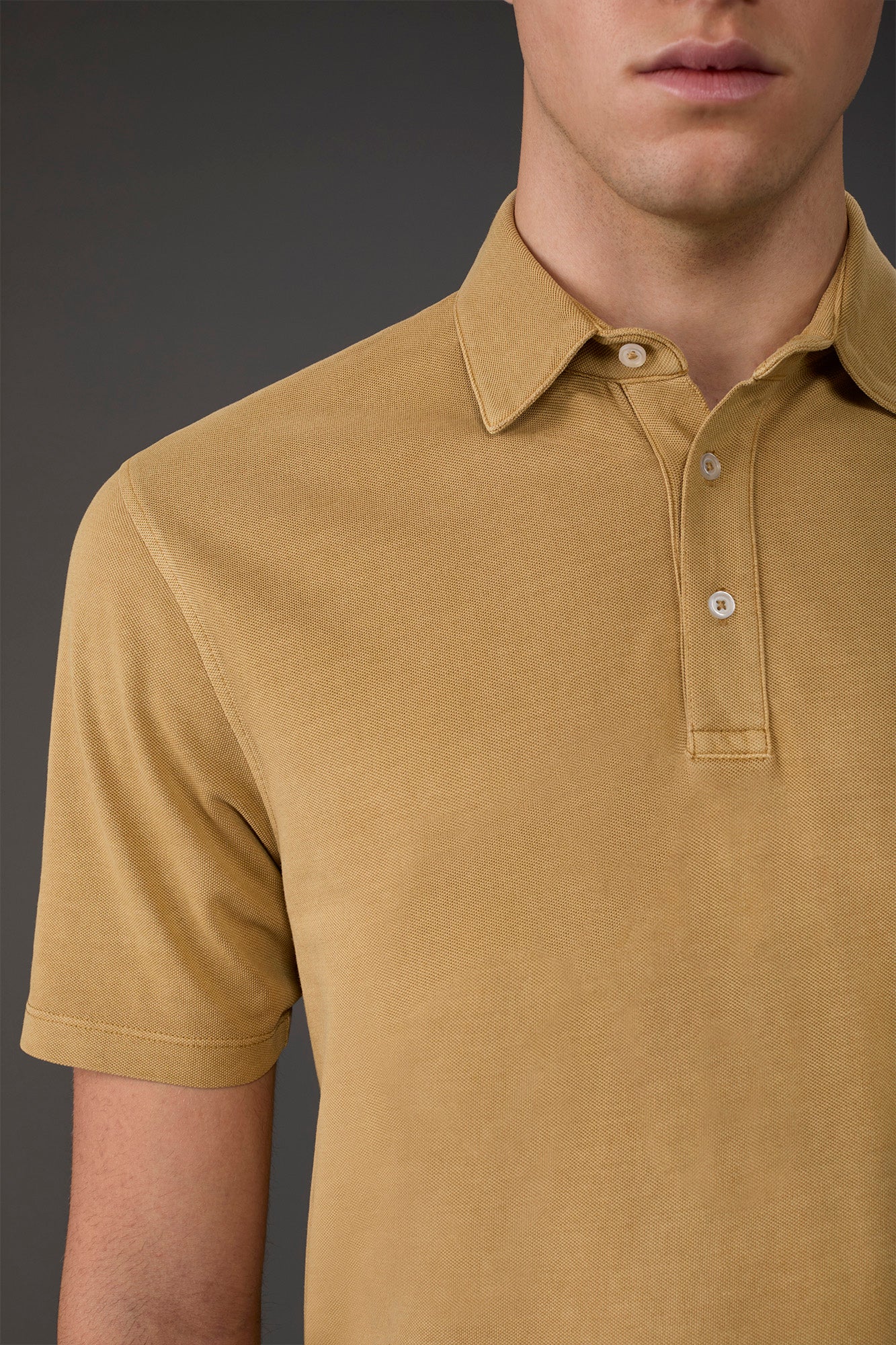 Men's short-sleeved polo shirt in cotton pique