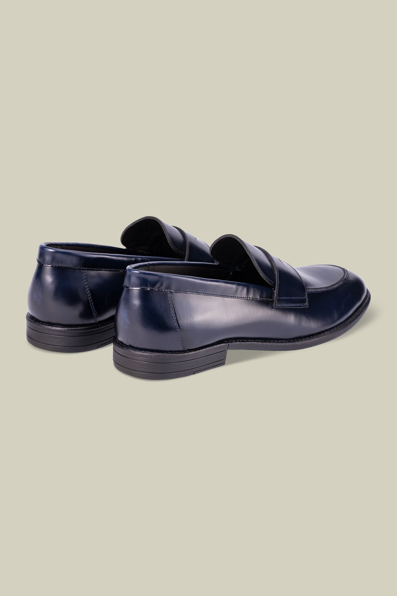 Classic loafers in 100% abrasive leather