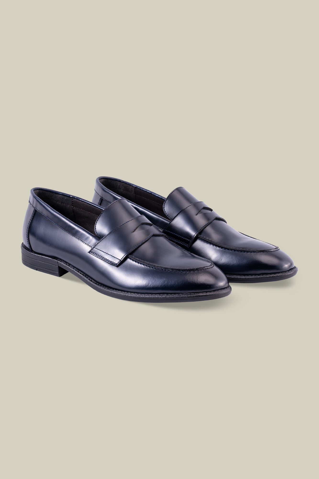 Classic loafers in 100% abrasive leather