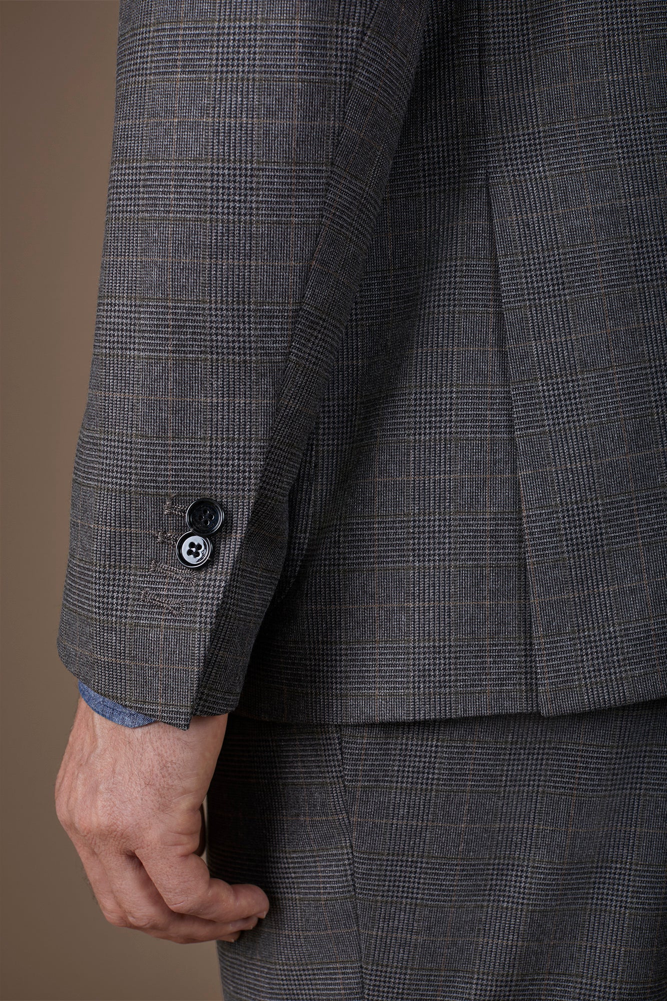 Men's single-breasted suit with two-button jacket and Prince of Wales fabric