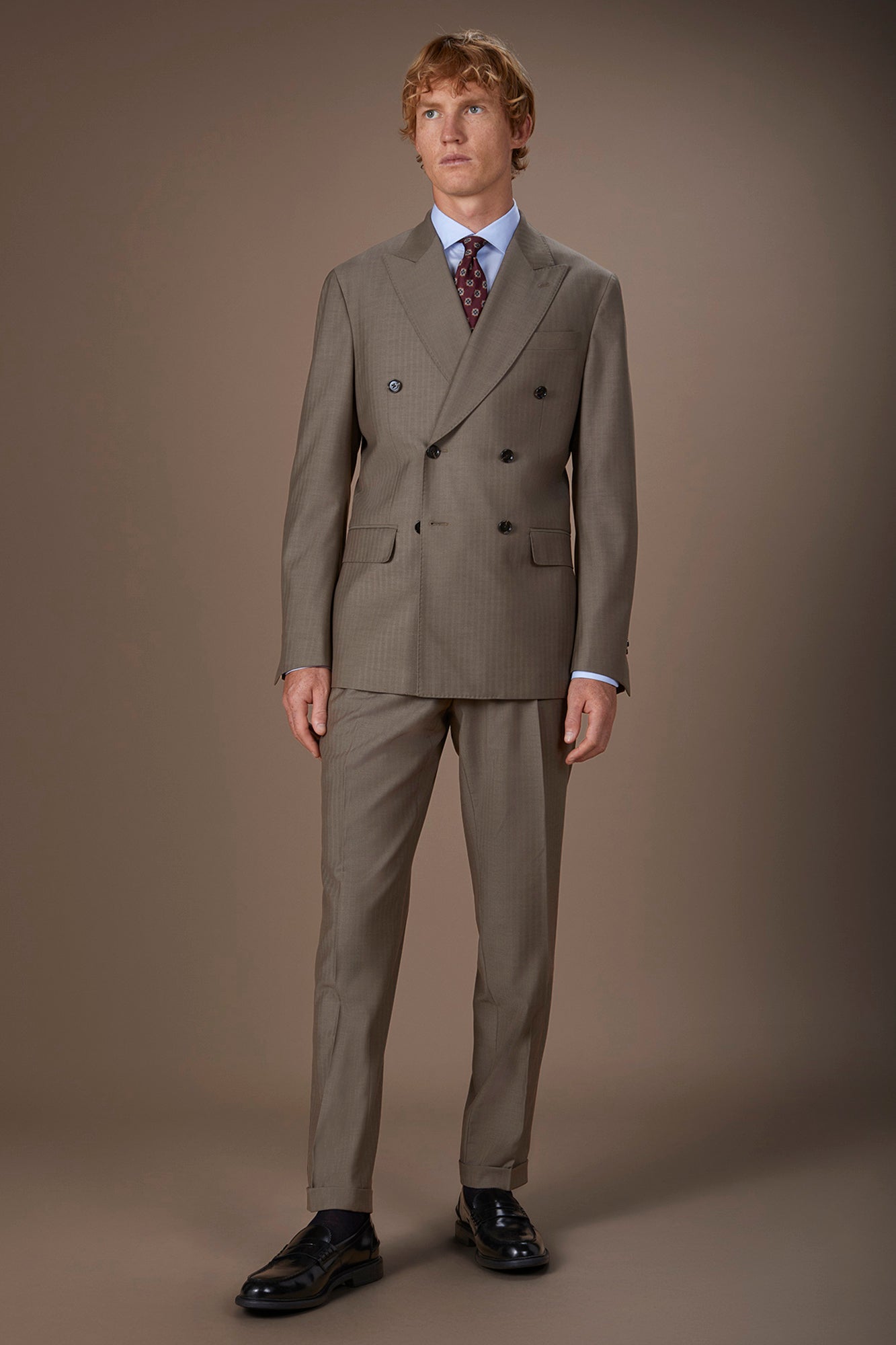 Double-breasted men's suit in Herringbone fabric