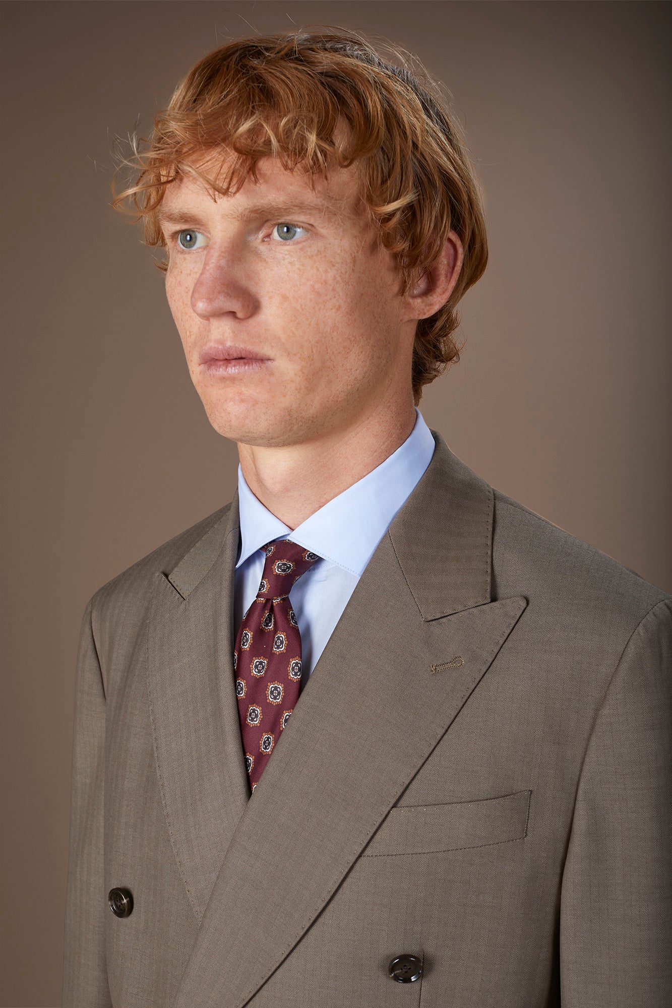 Double-breasted men's suit in Herringbone fabric