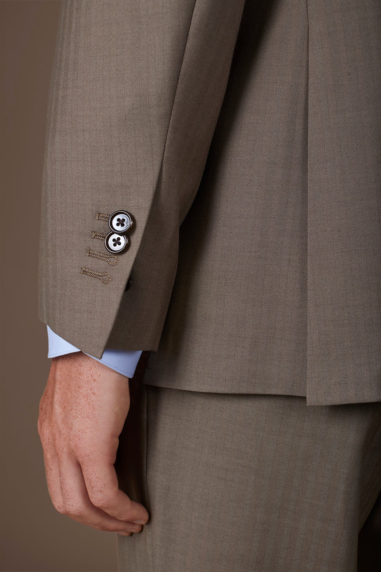 Double-breasted men's suit in Herringbone fabric