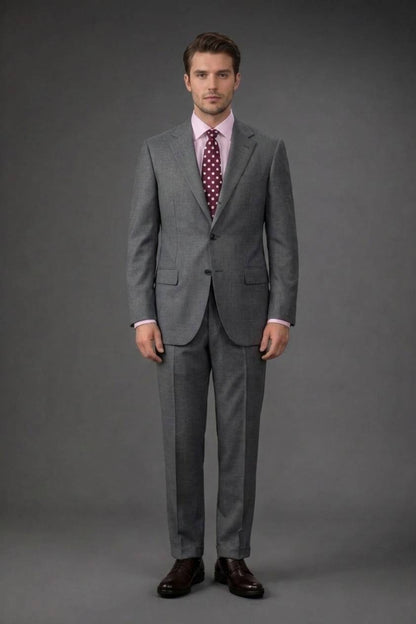Single-breasted men's suit with classic single-pleat trousers, in pure combed wool with herringbone weave