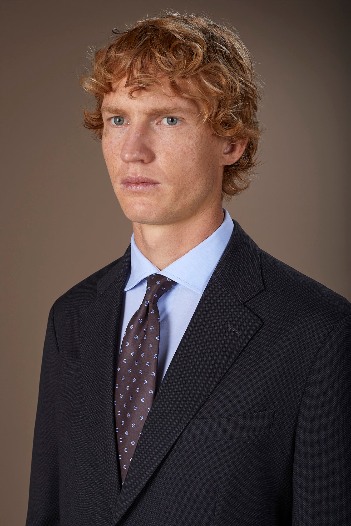 Men's tie with geometric light blue polka dots